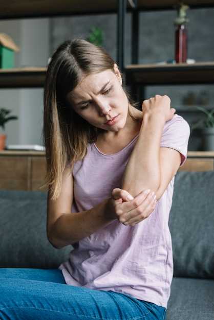 Общие симптомы ревматоидного артрита коленного сустава: