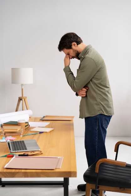 Почему возникает боль в спине и тошнота: основные причины