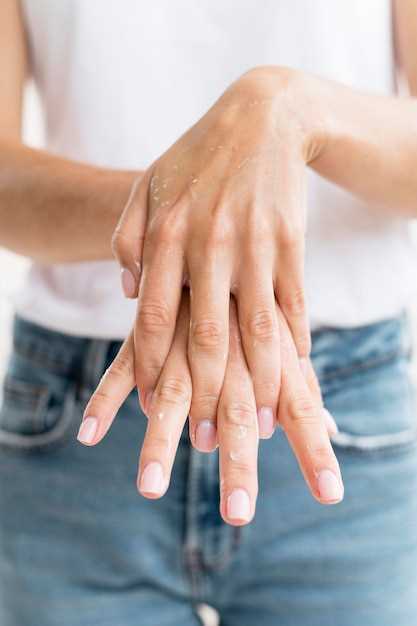 Причины появления синевы на ногтях у женщин